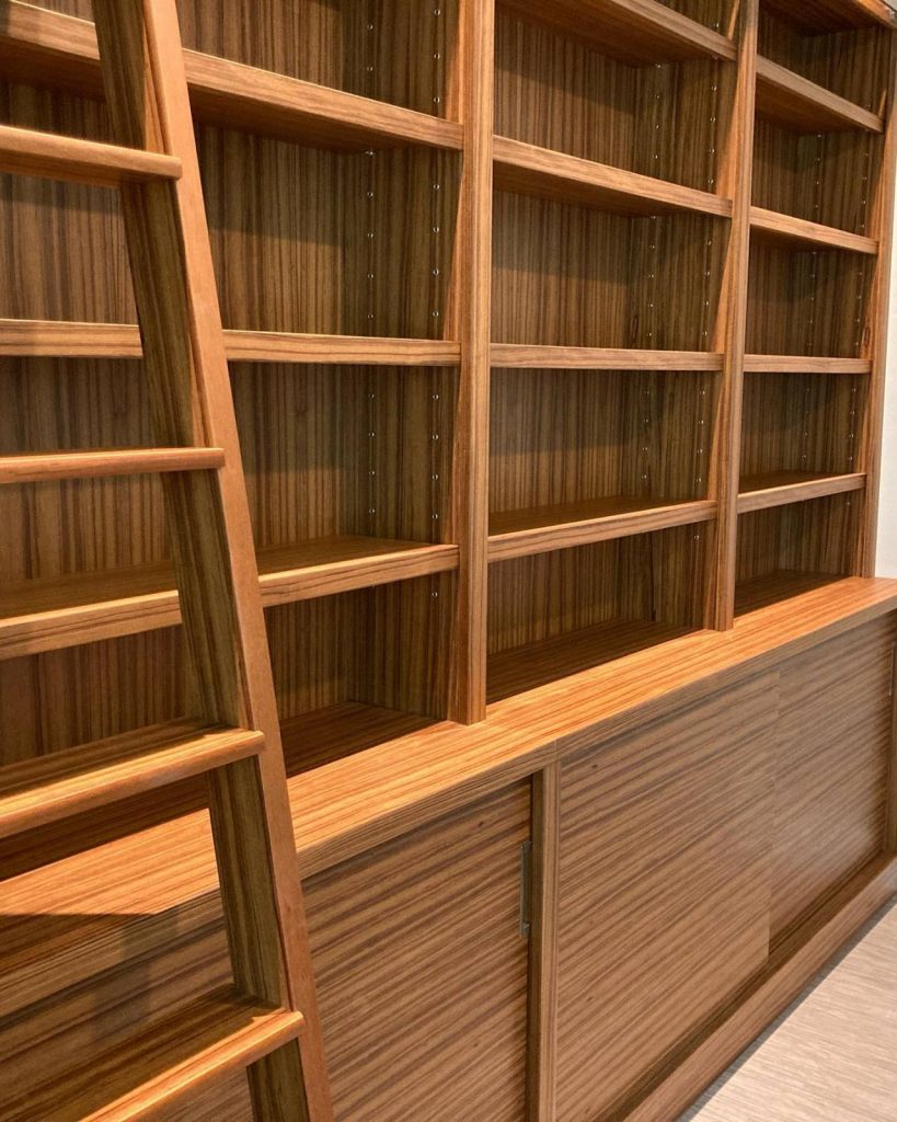 Teak library #strawwoodwork #customcabinets #floridamodern #interiordesign #floridainteriordesign